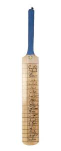 2003-04 ZIMBABWE TOUR OF AUSTRALIA, full size "Gray-Nicolls" Cricket Bat with 19 signatures on front including Heath Streak, Andy Blignaut & Craig Wishart. G/VG condition.