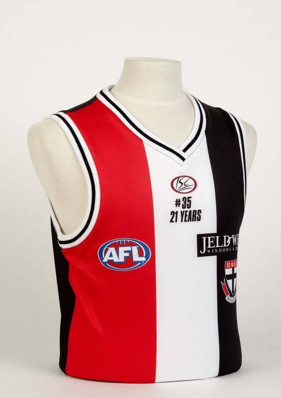 ST.KILDA: 2008 St.Kilda jumper, number 30 Brad Howard. Jumper worn in Round 21 2008 to honour Robert Harvey who retired. Howard did not play in this game.