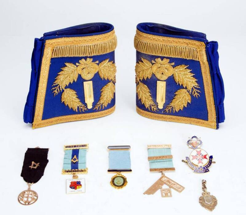 Badges & Masonic medals including 9ct gold & silver, 20th century. (18 items)