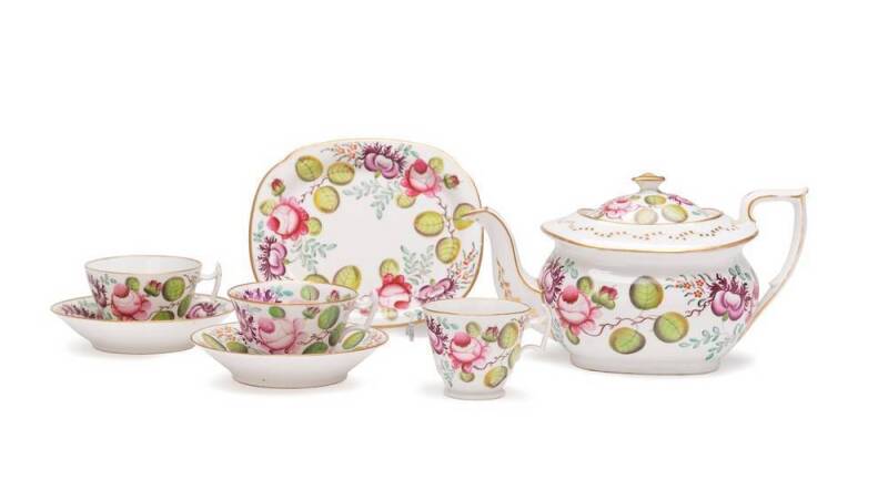 NEWHALL English porcelain teapot, cups (3), saucers (2) & bon bon dish, early 19th century.