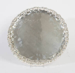 SERVING TRAY: Continental silver circular tray, 20th century. 39cm. Weight 1000+ grams.