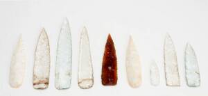 KIMBERLEY GLASS SPEAR TIPS: Group of nine pressure flaked spear tips. Varying sizes. Plus four spear ends with remains of ochre (13 items).