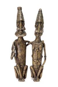 West African bronze figure group of 2 sitting figures. 20th century. 32cm