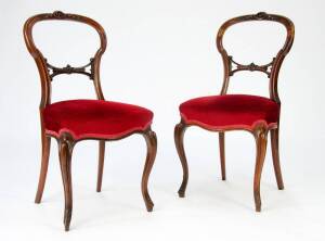 Set of 6 Victorian balloon back walnut dining chairs, serpentine fronts with French cabriole legs & carved highlights. Some restoration required. Fair/Good condition