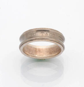 A Tiffany gentleman's sterling silver dress ring and a 9ct yellow gold pendant.&nbsp;