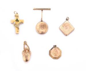 &nbsp;Various antique lockets, pendants and charms. Gold and Rolled Gold. Weight &nbsp;81.4 grams. 15 items.