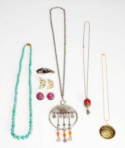 Collection of costume jewellery. 20+ items.