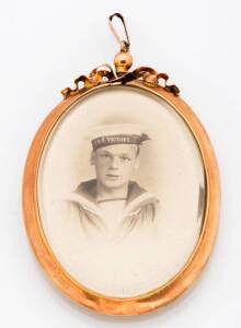 A WW1 photo pendant . 9ct rose gold. &nbsp;Length 7cm.