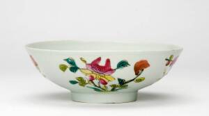 A Chinese famille rose bowl decorated with flowers, 19th century, 19.5cm diameter