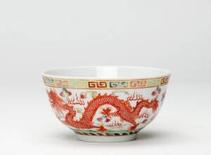 Late Qing dynasty porcelain bowl with enamel dragon and phoenix motif, late 19th century.&nbsp;