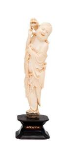 Chinese carved ivory statue, early 20th century. 25cm
