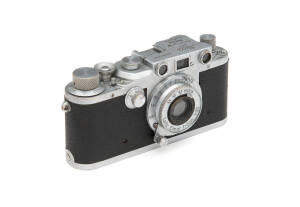 LEITZ (Germany): Leica screw mount camera Leica IIIc with military markings.