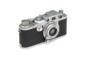 LEITZ (Germany): Leica screw mount camera Leica IIIc with military markings.