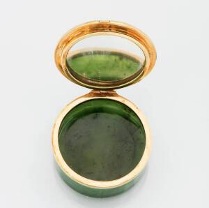 A nephrite and gold trinket box. 14k yellow gold.