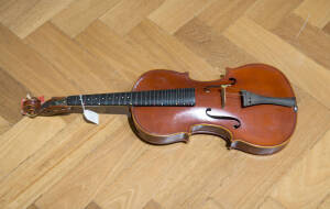 VIOLIN: Manby three quarter violin (13 inches)