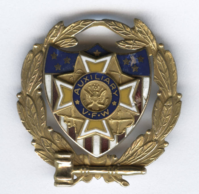 AUXILIARY V.F.W. (USA), 10ct gold & enamel badge "Auxiliary V.F.W.", pin missing, though attractive. Weight 6.61 grams. [The Veterans of Foreign Wars of the United States (VFW) is the largest American organization of combat veterans].