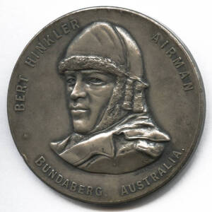 7 Feb.1928 (AAMC.116) commemorative medallion "BERT HINKLER AIRMAN / LONDON TO DARWIN XVI DAYS", 1928, in oxidised silver plate (51mm), by C.D. Richardson for Stokes Melb. In original Stokes box, 250 minted.