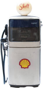 SHELL Petrol Pump: Gilbarco vintage petrol pump in Shell livery. In good condition with minimalist retro styling. Great for the decorater or restorer.(135 x 65cm)