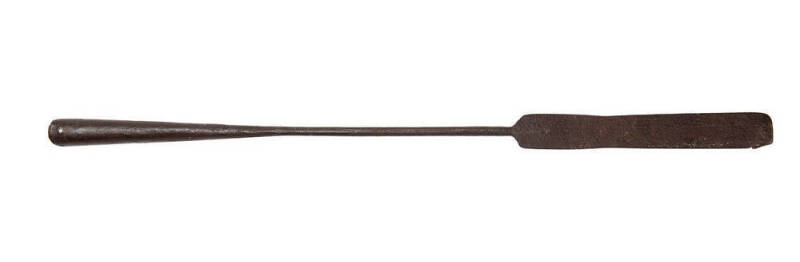 Whaler's narrow cutting boat spade. 19th century relic condition. 93cm