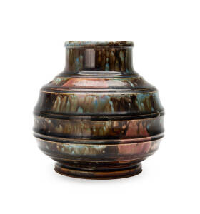 REGAL MASMAN: Regal Art Ware art deco pottery vase in the style of Keith Murray. 17cm