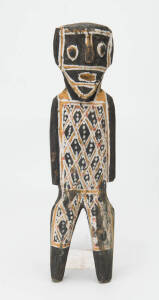 Lipundja (Mokuy), Northern Territory origin, wood & natural earth pigments. 28cm