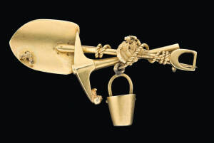 A goldfields brooch, yellow gold, length 5cm.