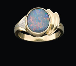 A gold and black opal ring, 2.66 carat, 18ct yellow gold.
