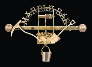 A goldfields brooch, "Marble Bar", circa 1898, attributed Donovan & Overland, Perth, marked 15ct, length 5cm. (Reference pp.42, 155 & 176 Australian Jewellery, 19th & 20th Century, Anne Schofield, Kevin Fahy)