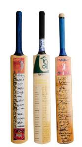 WESTERN AUSTRALIA SIGNED BATS: Full size Cricket Bats (3) signed by 1997-98 team (Champions - 13 signatures); 1998 Masters (25 signatures) & 2000-01 team (24 signatures), including Tom Moody, Dennis Lillee, Adam Gilchrist, Michael Hussey & Justin Langer. 