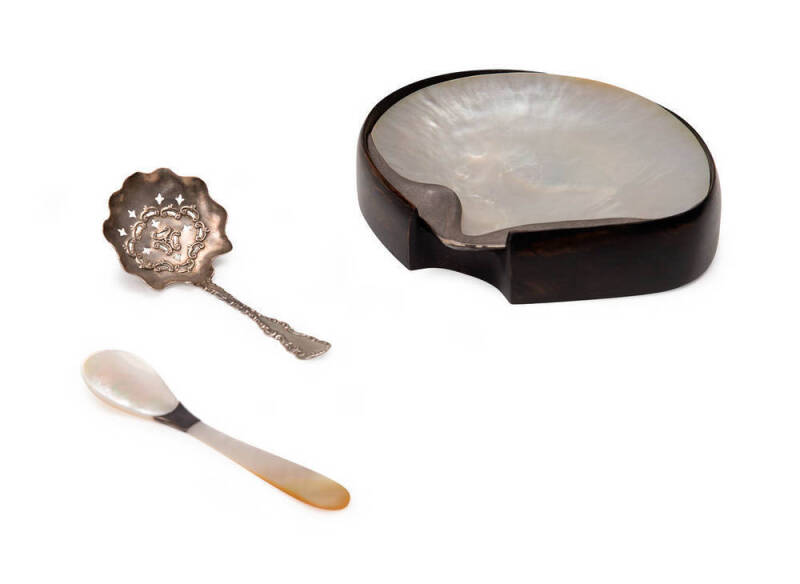 Miscellaneous items including a mother of pearl salt and spoon and a Continental silver sifting spoon (3 items). 
