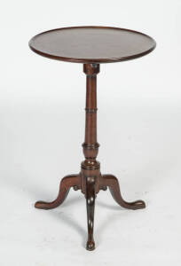 Georgian mahogany circular wine table. 70cm high, 44cm diameter.