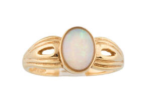 A white opal ring, yellow gold. 