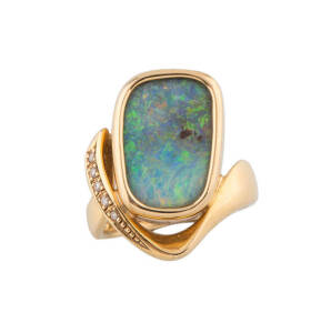 A boulder opal ring, 18ct yellow gold.