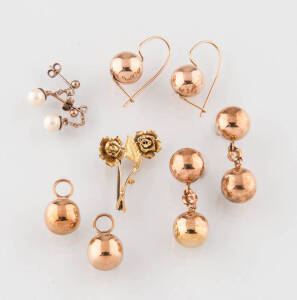 Various earrings and a brooch, 9ct gold, weight 15.69 grams.